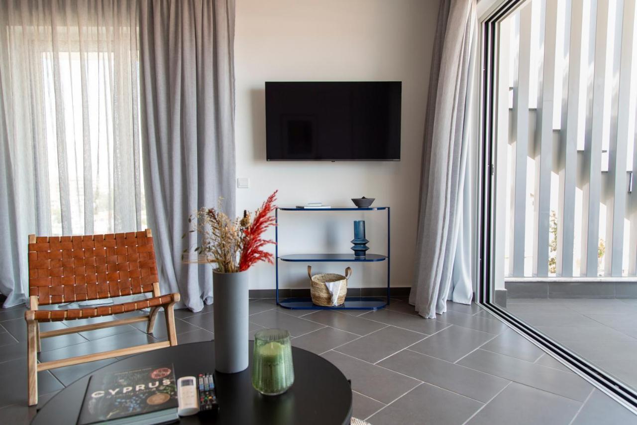 Liv Urban Suites Larnaka Exterior foto