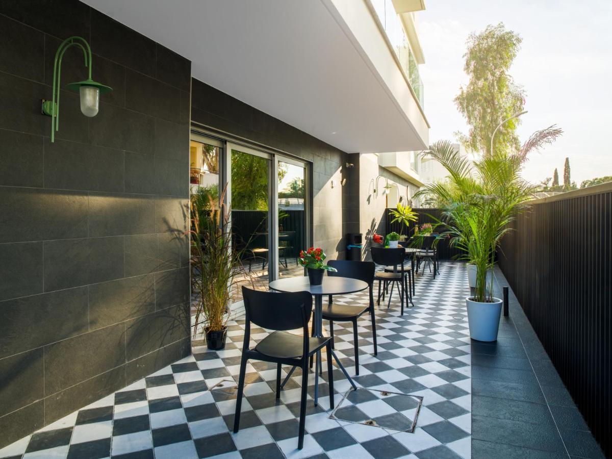 Liv Urban Suites Larnaka Exterior foto